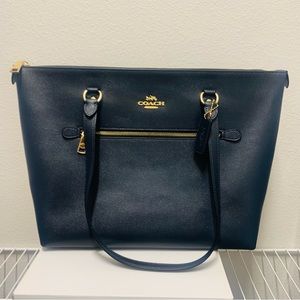 emerald green beautiful purse new never used